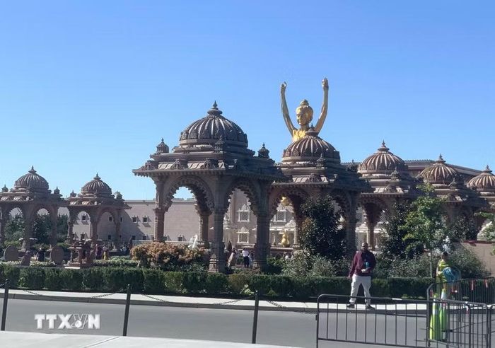 Công trình được xây dựng dựa trên các kinh điển kiến trúc Hindu cổ đại, kết hợp hài hòa giữa yếu tố tâm linh, nghệ thuật và triết lý truyền thống Ấn Độ. (Ảnh: Ngọc Quang/TTXVN)