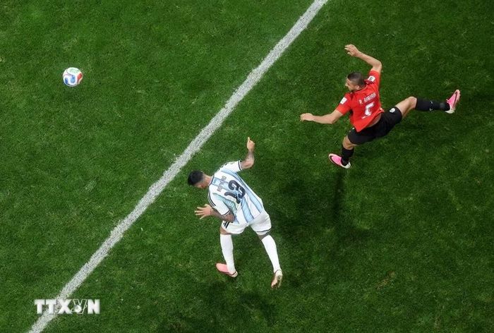 Romero ghi bàn sau pha kiến tạo của Lionel Messi. (Ảnh: AFP/TTXVN)