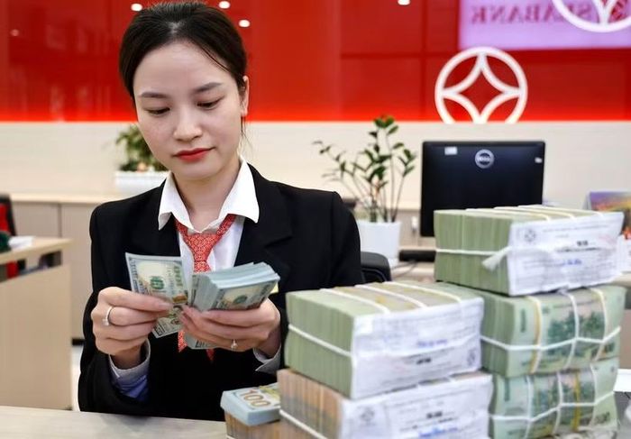 Tăng trưởng tín dụng vượt huy động, ngân hàng chịu sức ép nguồn vốn. (Ảnh: Vietnam+)