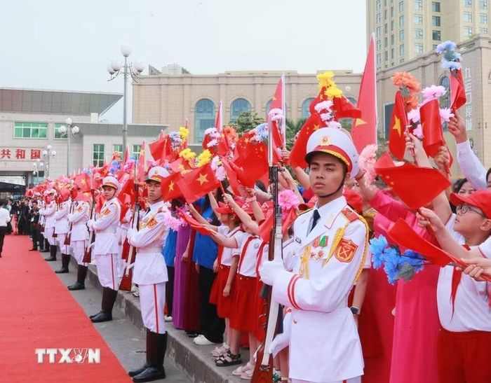 Lễ đón Hai Bộ trưởng Quốc phòng Việt Nam, Trung Quốc. (Ảnh: Trọng Đức/TTXVN)