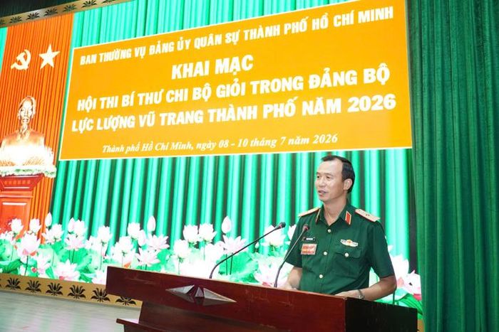 Thiếu tướng Phạm Như Quân, Phó Chính ủy Bộ Tư lệnh TP Hồ Chí Minh phát biểu khai mạc Hội thi Bí thư chi bộ giỏi năm 2026.