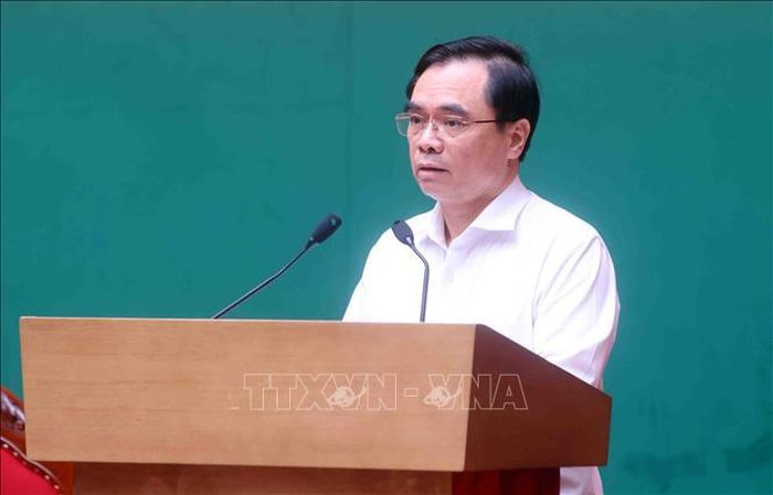 Đồng chí Dương Trung Ý, Ủy viên Trung ương Đảng, Tổng Biên tập Tạp chí Cộng sản trình bày tham luận. Ảnh: Phạm Kiên/TTXVN