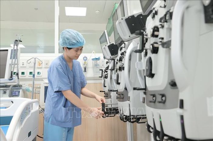 Bệnh viện được trang bị máy lọc máu hiện đại, phục vụ công tác điều trị cho bệnh nhân. Ảnh: Minh Quyết/TTXVN