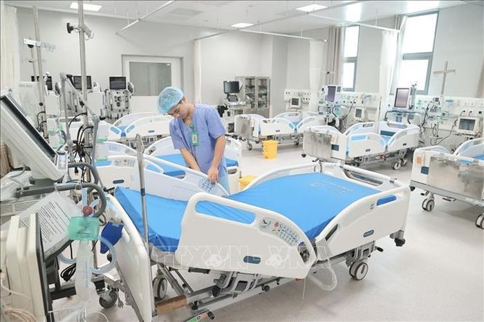 Khu vực phòng hồi sức tích cực được trang bị trang thiết bị y tế hiện đại. Ảnh: Minh Quyết/TTXVN
