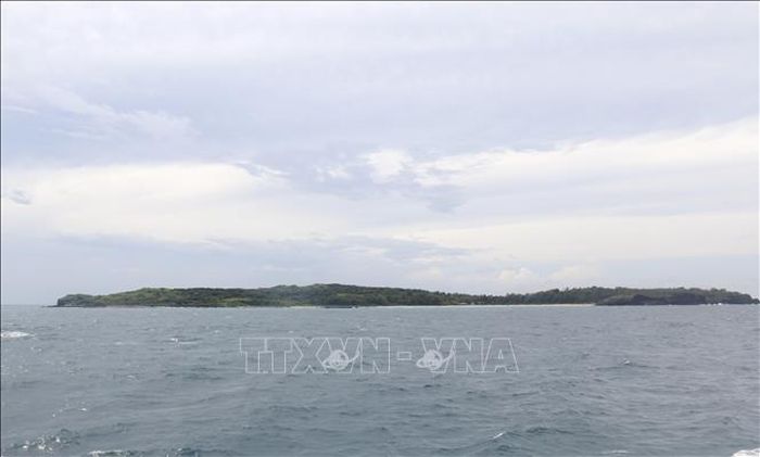 Đảo Hòn Tranh cách đặc khu Phú Quý (Lâm Đồng) khoảng 1,5km với nét hoang sơ, biển đẹp và sạch là điều kiện thuận lợi hướng đến mục tiêu trở thành điểm đến tiêu biểu về du lịch xanh.