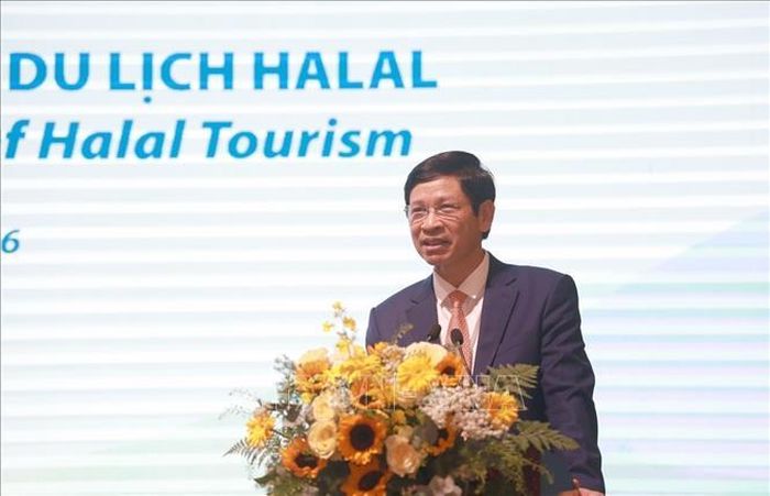 Ông Hồ An Phong, Thứ trưởng Bộ Văn hóa, Thể thao và Du lịch phát biểu tại hội nghị.