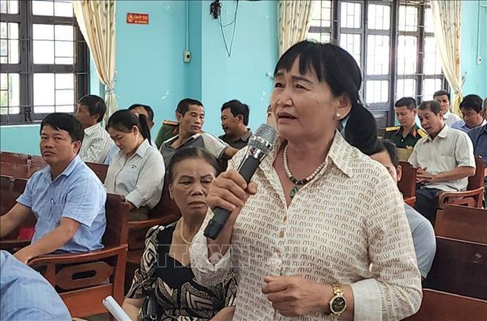 Người dân xã Hòa Mỹ kiến nghị xử lý mùi hôi tại buổi đối thoại với Công ty Cổ phần Tập đoàn Quốc tế Minh Phúc ngày 22/5.