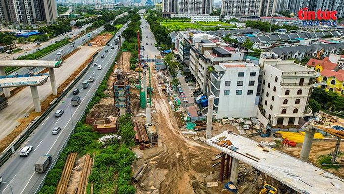 Toàn cảnh công trường nút giao Vành đai 3,5 - Đại lộ Thăng Long, khu vực cửa ngõ phía Tây Hà Nội sau hơn một năm thi công.