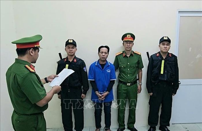 Đối tượng Thạch Kim Thái tại cơ quan công an. Ảnh: TTXVN phát