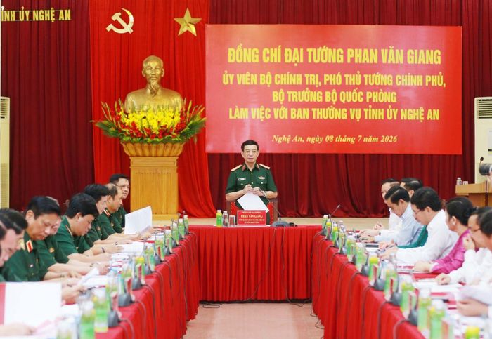 Đại tướng Phan Văn Giang, Ủy viên Bộ Chính trị, Phó Thủ tướng Chính phủ, Bộ trưởng Bộ Quốc phòng phát biểu chỉ đạo. Ảnh: Trọng Đức/TTXVN