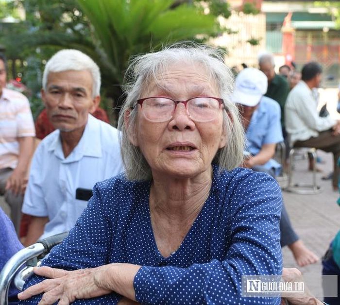 Bà Tuấn rơi nước mắt khi nhắc đến em trai mình. 