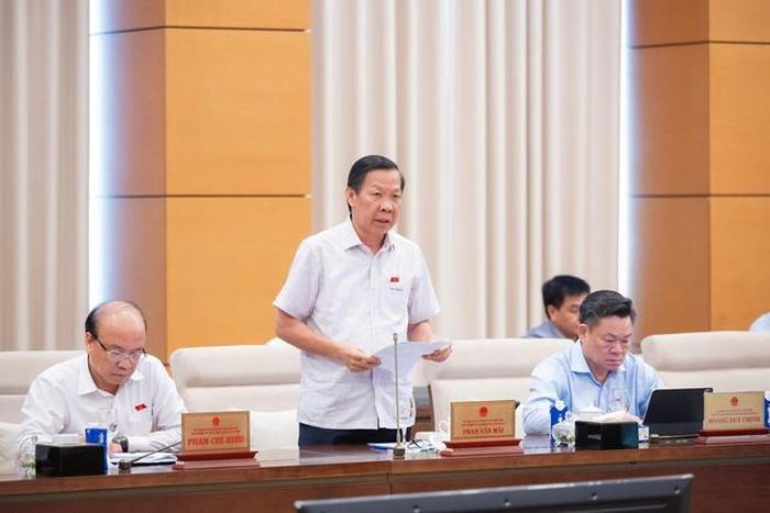 Chủ nhiệm Ủy ban Kinh tế và Tài chính Phan Văn Mãi (Ảnh: Media Quốc hội).