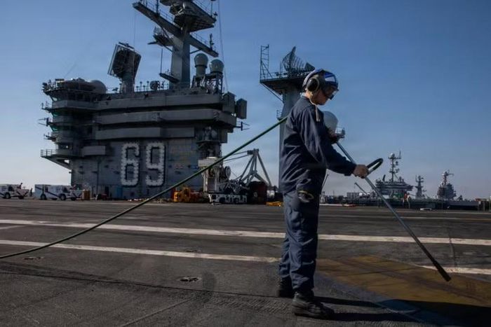 Tàu sân bay USS Eisenhower tại một xưởng đóng tàu ở Virginia vào tháng 5. Một vụ hỏa hoạn đã xảy ra trên tàu chiến này vào tháng 4 khi nó đang được bảo trì. Ảnh: SCMP,
