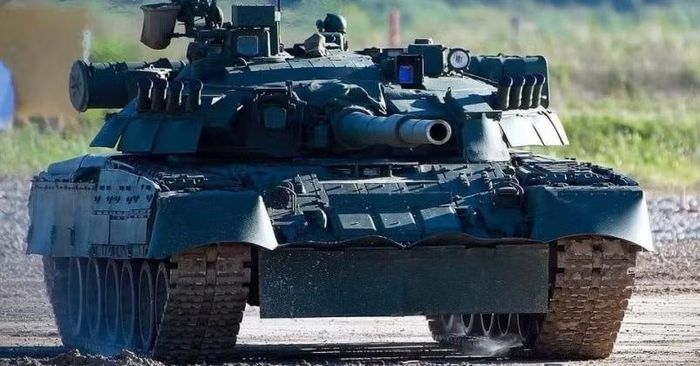 Xe tăng chiến đấu chủ lực T-80 của Nga. Ảnh: MW.