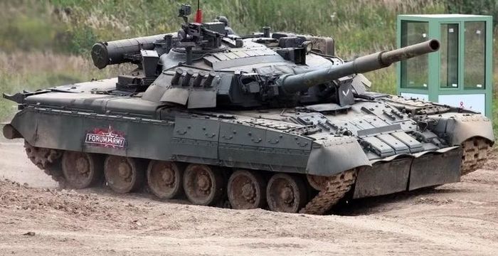 Xe tăng T-80U của Quân đội Nga. Ảnh: MW.