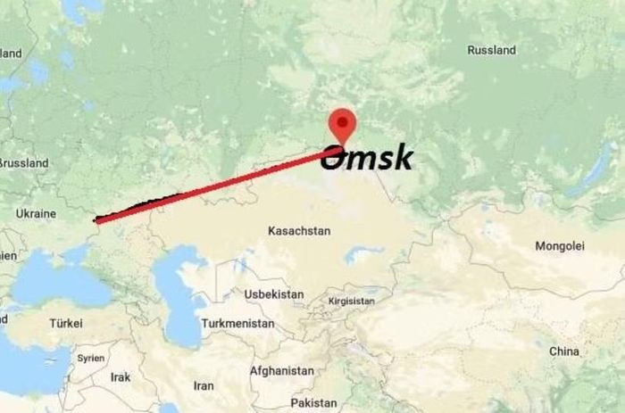 Vị trí nhà máy lọc dầu Omsk nằm cách biên giới Nga-Ukraine 2.700km theo đường chim bay. Ảnh: Woliegt.