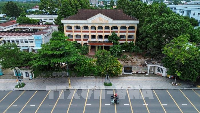 Trung tâm Kiểm soát bệnh tật (CDC) thuộc Sở Y tế trên đường 30/4, phường Tân Ninh hiện đang bỏ trống sau sắp xếp tổ chức bộ máy. Ảnh: Giang Phương - TTXVN