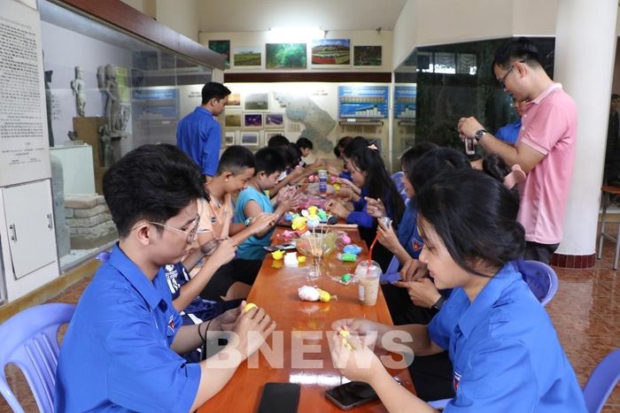 Các hoạt động trải nghiệm thu hút nhiều học sinh trên địa bàn. Ảnh: Hồng Thái-TTXVN
