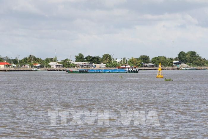 Với hệ thống sông lớn, Đồng Tháp có nhiều tiềm năng phát triển giao thông thủy. Ảnh: Hồng Thái - TTXVN