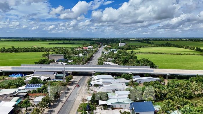 Khi hàng loạt dự án cao tốc, sân bay, đường sắt, hạ tầng đô thị đồng loạt triển khai, thị trường xây dựng bước vào chu kỳ tăng trưởng mới. Ảnh minh họa: Thanh Sang - TTXVN 