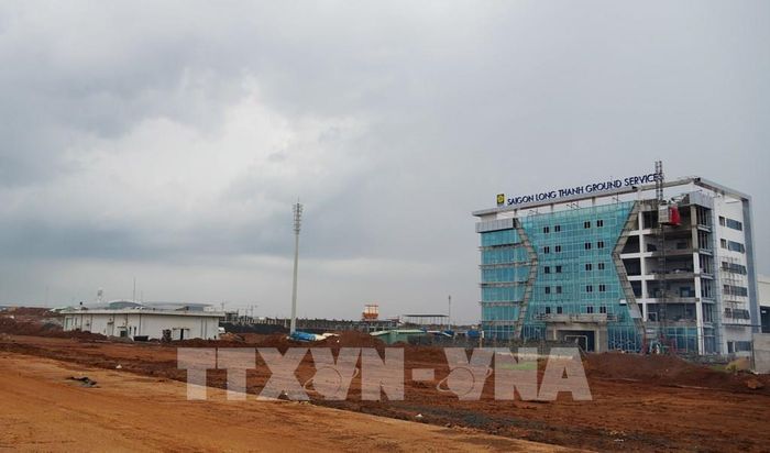 Thi công các hạng mục dịch vụ mặt đất tại sân bay Long Thành. Ảnh: Công Phong - TTXVN