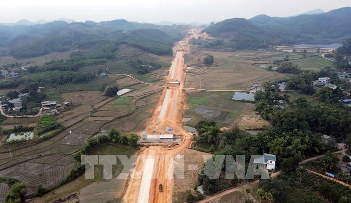 Hạ tầng giao thông tạo “đòn bẩy” cho kinh tế Tuyên Quang. Ảnh: TTXVN