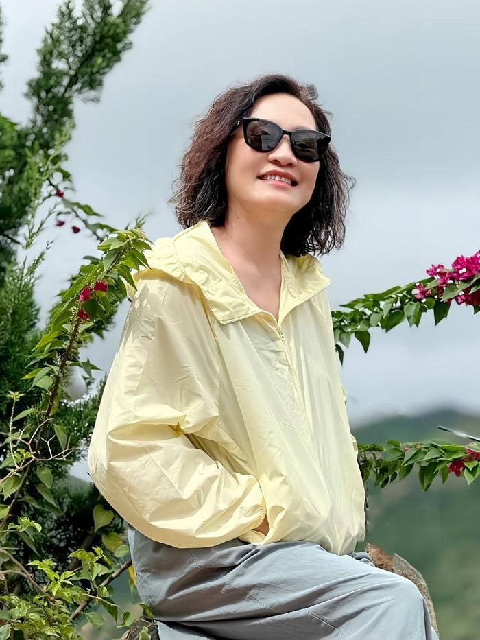 Hồng Đào ghi dấu ấn qua loạt tác phẩm ăn khách, ở tuổi 64 vẫn miệt mài hoạt động nghệ thuật. Ảnh: FBNV