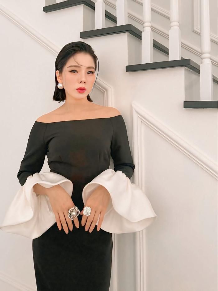 Lệ Quyên khiến khán giả xuýt xoa với diện mạo trẻ trung. (Nguồn: FBNV)