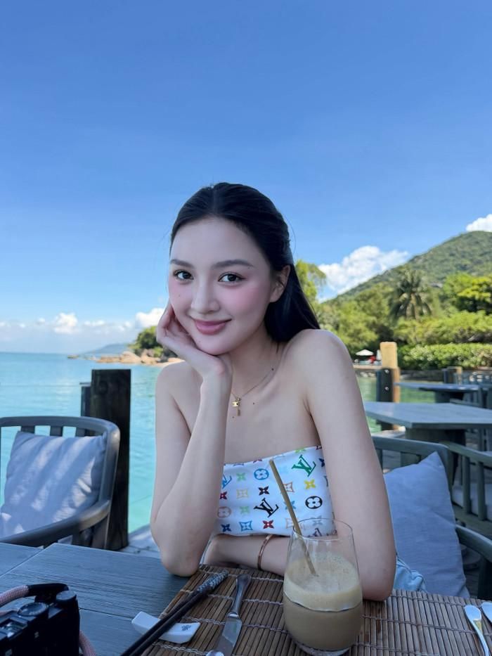 Nhan sắc Á hậu Cẩm Ly tiếp tục gây thương nhớ. (Nguồn: FBNV)