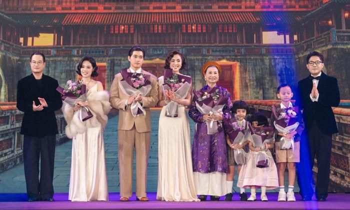 Phía ê kíp phim Hoàng Hậu Cuối Cùng chưa lên tiếng về câu chuyện trang phục nhân vật trong trailer đang gây bàn luận.