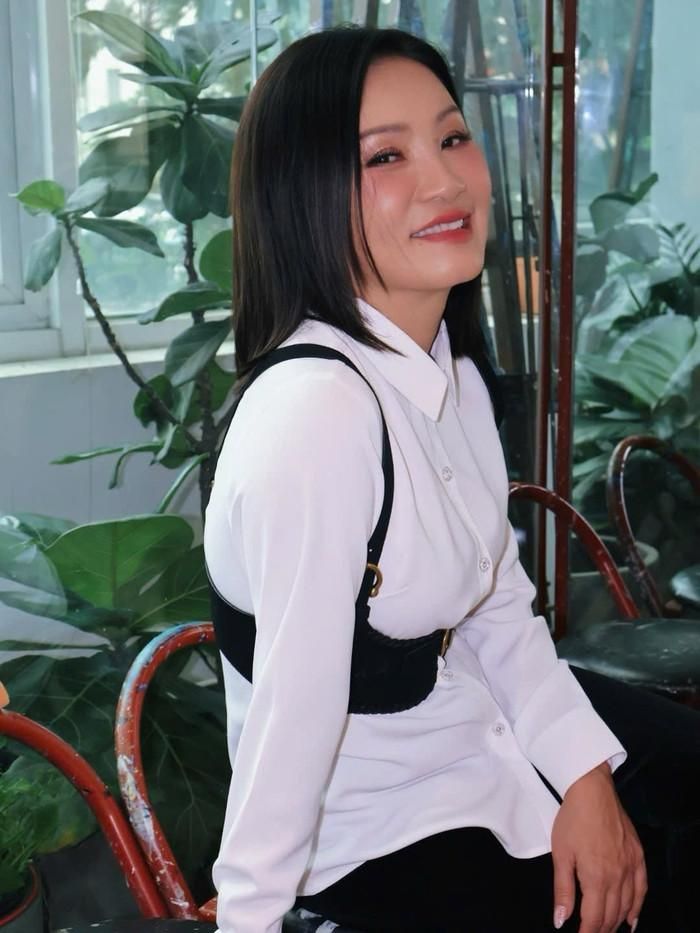 Sự biến hóa trong diễn xuất của Hồng Đào tiếp tục nhận được nhiều lời khen từ đồng nghiệp và khán giả trước ngày Lên Hương ra rạp. Ảnh: FBNV.