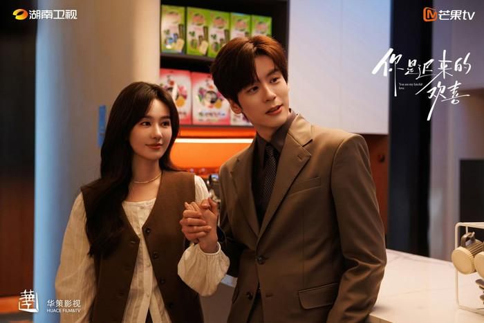 Em Là Niềm Vui Đến Muộn là một trong những bộ phim ngọt sủng được đánh giá tốt trong năm 2026. Ảnh: Weibo