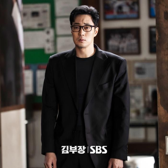 So Ji Sub được xem là nhân tố quan trọng tạo nên sức hút của dự án. (Ảnh: SBS)