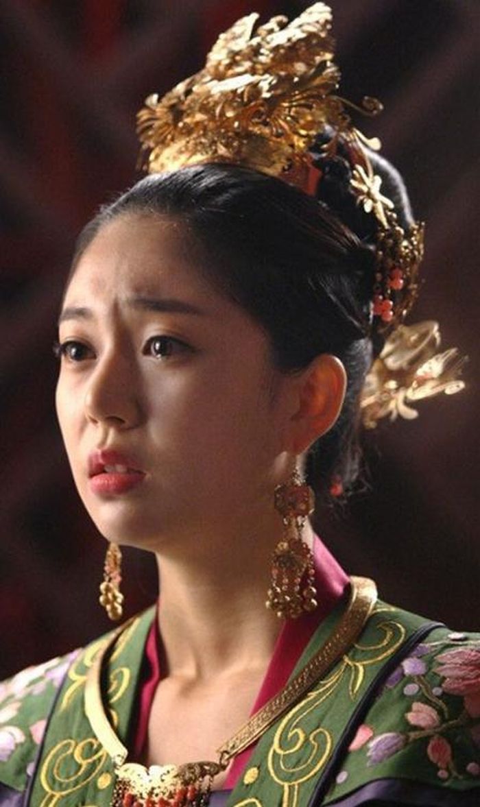 Là câu chuyện về Ki Seung Nyang, cô gái Cao Ly trở thành Hoàng hậu của nhà Nguyên sau hành trình đầy gian truân. Bộ phim nổi bật với những màn đấu trí chốn hậu cung, tranh đoạt quyền lực cùng chuyện tình nhiều day dứt, khẳng định đẳng cấp diễn xuất của Ha Ji Won.
