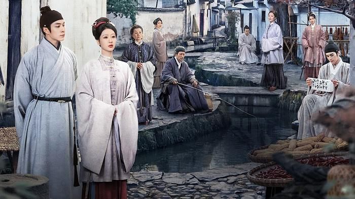 Gia Nghiệp do Dương Tử và Hàn Đông Quân đóng chính, cải biên từ tiểu thuyết cùng tên của Đường Phan Phạn. Bối cảnh phim đặt vào thời Minh Gia Tĩnh, xoay quanh nghề làm Huy mặc truyền thống. Lý Trinh là con gái út trong một gia tộc chế mực lâu đời, phải đứng lên gánh vác cơ nghiệp sau biến cố liên quan đến vụ án cống mực. Từ đó, cô bước vào thương trường vốn do nam giới chi phối, từng bước bảo vệ danh tiếng gia tộc và đưa nghề truyền thống phát triển.