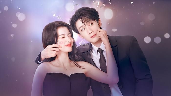 Tình Yêu Có Pháo Hoa quy tụ Đàn Kiện Thứ và Vương Sở Nhiên, được chuyển thể từ tiểu thuyết Chúng Tôi Ở Chung Nhà của Hồng Cửu. Tiền Phi vừa thất tình vừa mất việc, phải cho thuê phòng để có tiền trả góp căn nhà. Người chuyển đến sống cùng là Lý Diệc Phi, một thiếu gia từng giàu có nhưng rơi vào cảnh khó khăn sau đầu tư thất bại. Sự khác biệt về xuất thân, quan điểm tiền bạc và lối sống khiến họ liên tục va chạm, trước khi dần thấu hiểu và trở thành chỗ dựa của nhau.