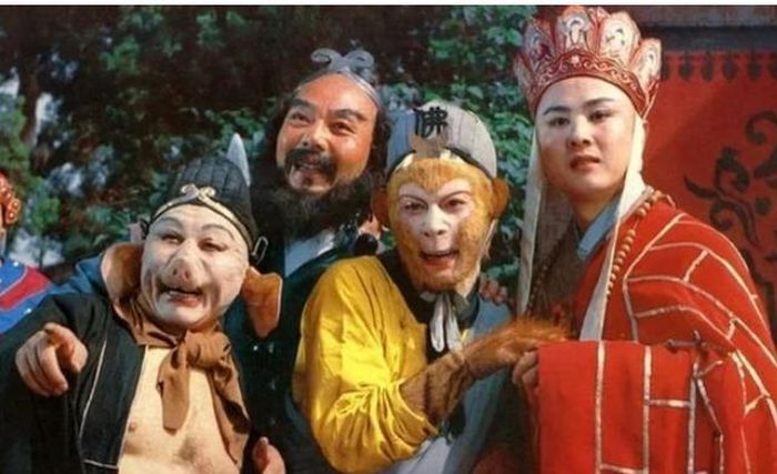 Đường Tăng dần trở thành điểm tựa của Tôn Ngộ Không. Dù hiều lần bị hiểu lần, Ngộ Không vẫn một mực bảo vệ sư phụ. 