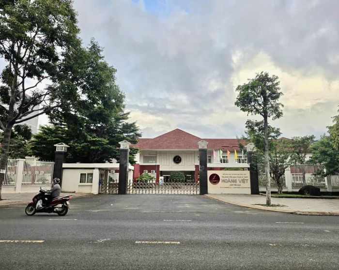 Trường Tiểu học, Trung học Cơ sở và Trung học Phổ thông Hoàng Việt (phường Tân An, tỉnh Đắk Lắk) nơi xảy ra vụ việc.