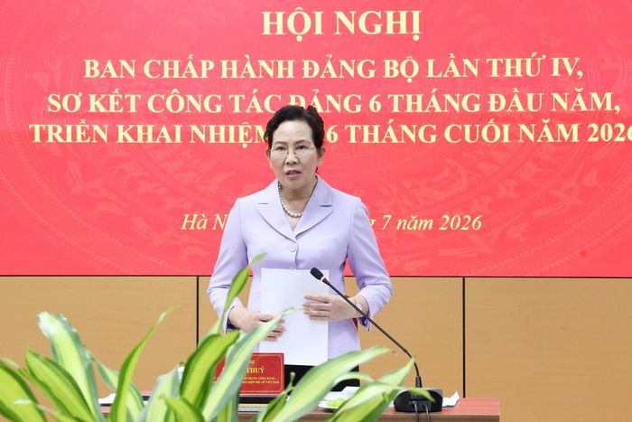 Bà Lê Thị Thủy, Ủy viên TƯ Đảng, Ủy viên Ban Thường vụ Đảng ủy MTTQ, các đoàn thể Trung ương, Phó Chủ tịch UBTƯ MTTQ Việt Nam, Bí thư Đảng ủy, Chủ tịch Hội LHPN Việt Nam, phát biểu kết luận hội nghị