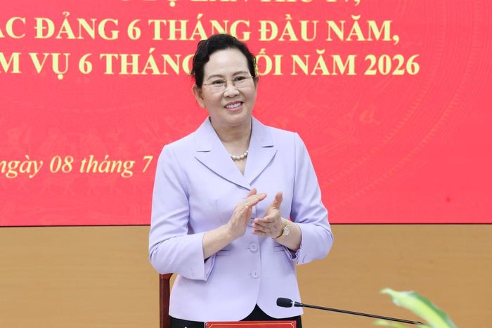 Bà Lê Thị Thủy, Ủy viên TƯ Đảng, Ủy viên Ban Thường vụ Đảng ủy MTTQ, các đoàn thể Trung ương, Phó Chủ tịch UBTƯ MTTQ Việt Nam, Bí thư Đảng ủy, Chủ tịch Hội LHPN Việt Nam, chủ trì hội nghị