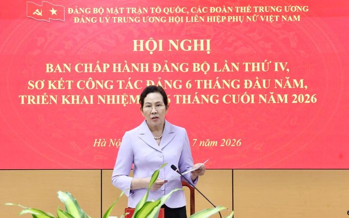 Bà Lê Thị Thủy, Ủy viên TƯ Đảng, Ủy viên Ban Thường vụ Đảng ủy MTTQ, các đoàn thể Trung ương, Phó Chủ tịch UBTƯ MTTQ Việt Nam, Bí thư Đảng ủy, Chủ tịch Hội LHPN Việt Nam, phát biểu chỉ đạo hội nghị