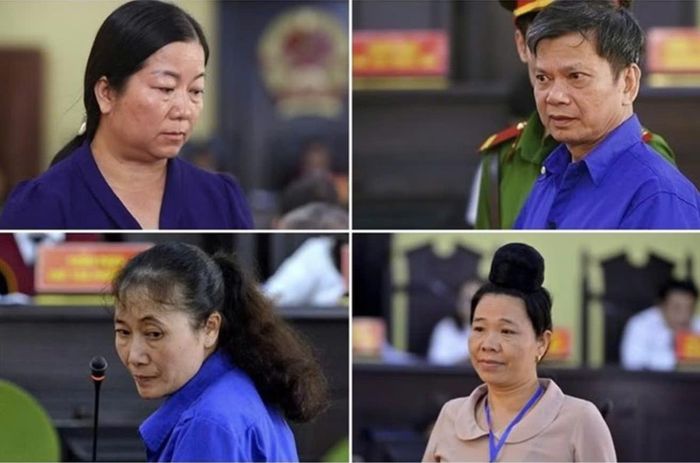 Các bị cáo trong vụ gian lận điểm thi ở Sơn La. (Ảnh: C.N)