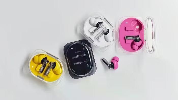 Hộp sạc hỗ trợ USB-C, mất khoảng 70 phút để sạc đầy và chỉ cần 5 phút sạc nhanh là có thể cung cấp thêm khoảng 1 giờ nghe nhạc