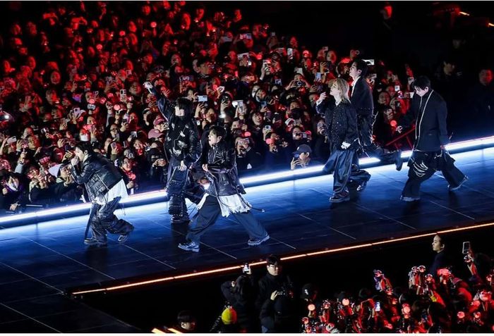 Nhóm BTS trình diễn tại quảng trường Gwanghwamun ở Seoul, Hàn Quốc hồi tháng 3.2026. Ảnh: im Hong-Ji Getty Images