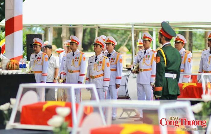 Gia Lai truy điệu, an táng 18 hài cốt liệt sĩ hy sinh trên đất bạn Campuchia.