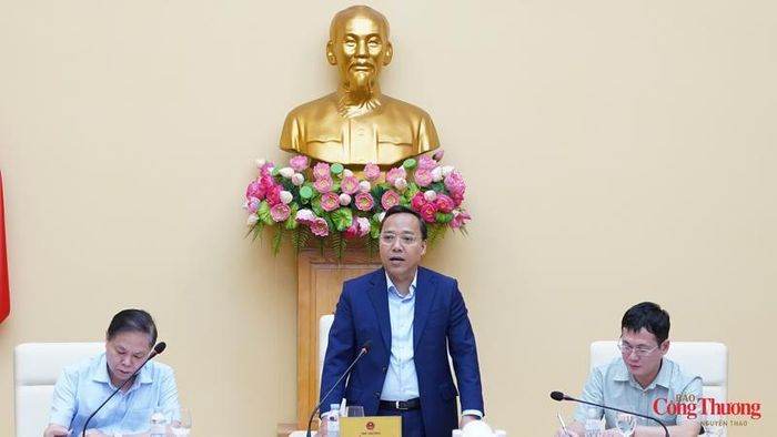 Thứ trưởng Bộ Công Thương Nguyễn Hoàng Long chủ trì hội nghị