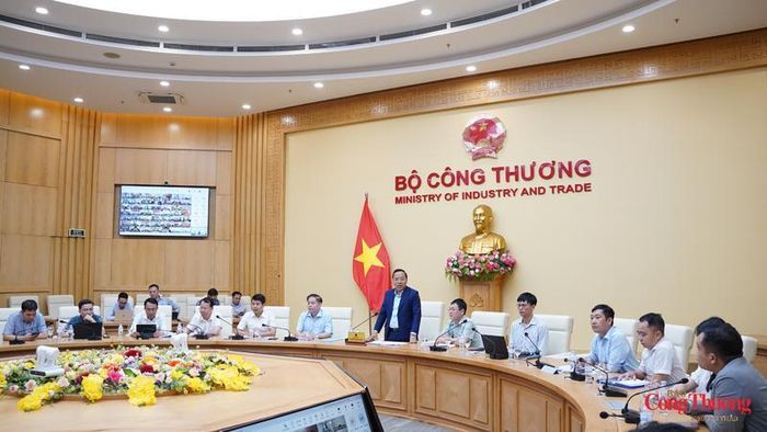 Hội nghị được tổ chức theo hình thức trực tiếp kết hợp trực tuyến