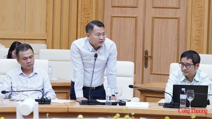 Đại diện Tập đoàn Xuân Cầu đóng góp ý kiến tại hội nghị