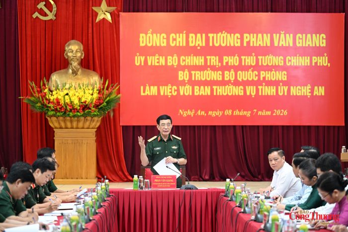 Đại tướng Phan Văn Giang, Ủy viên Bộ Chính trị, Phó Thủ tướng Chính phủ, Bộ trưởng Bộ Quốc phòng làm việc với Ban Thường vụ Tỉnh ủy Nghệ An.