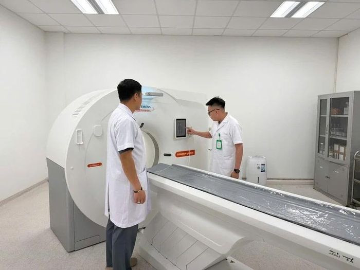 Máy móc, trang thiết bị y tế của bệnh viện đều mới và hiện đại, thậm chí có thiết bị đã số hóa và ứng dụng trí tuệ nhân tạo (AI)
